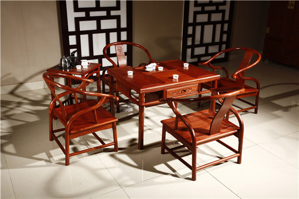 居家生活中红木书桌能当茶桌用吗