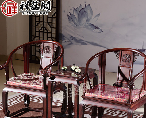 收藏价值极高的大红酸枝皇宫椅三件套,有多受人喜爱